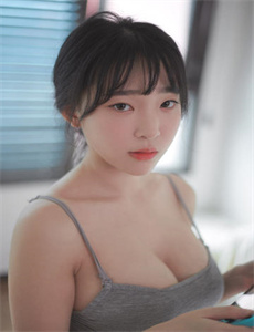 《老色哥第四色-裸体大乳女做爰》